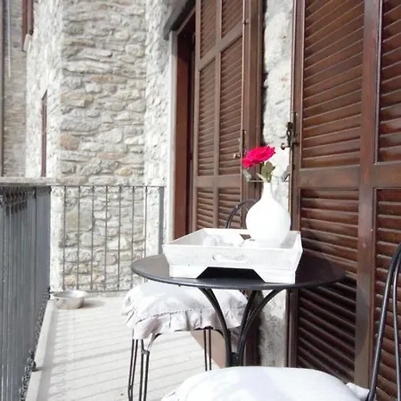 Aparthotel L'Antico Borgo à Cremia Extérieur photo